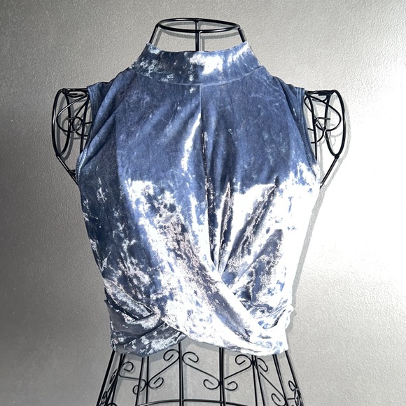 FINAL PRICE❗️ Light blue crop top - Picture 1 of 3